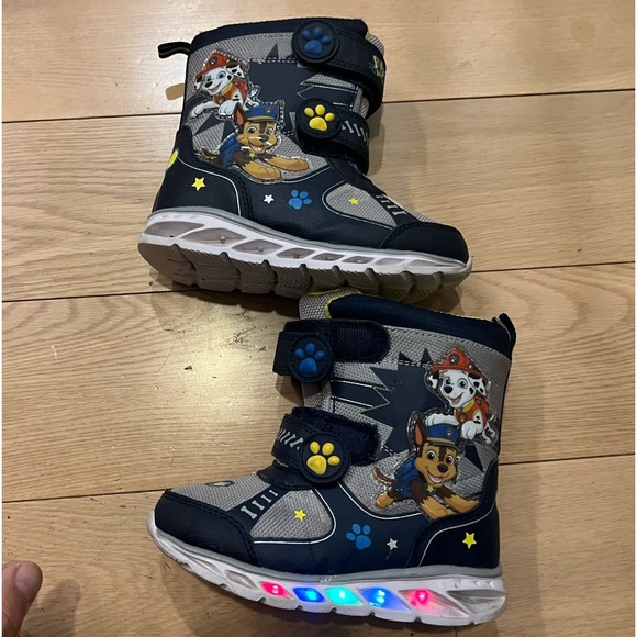 Nickelodeon Other - Size 10 boy Paw Patrol winter boots with LED blinking lights.